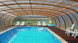 Filtry, które zapewnią czystą wodę w basenie Dom, LIFESTYLE - Aby kąpiel w przydomowym czy hotelowym basenie wiązała się wyłącznie z przyjemnością, oprócz odpowiedniej temperatury wody musimy zadbać także o jej czystość.