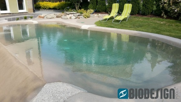 Woda w basenie czysta i bez chloru? Tak, to możliwe Dom, LIFESTYLE - Korzystanie z basenów wiąże się niemal wyłącznie z przyjemnością. Woda bez wątpienia odpręża, redukuje stres i zmęczenie oraz działa na nas kojąco.