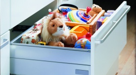 Komoda w pokoju dziecka - idealne rozwiązanie dla rodziców Dom, LIFESTYLE - Komoda to idealny i wielofunkcyjny mebel do pokoju dziecka, dlatego popyt na nie jest w Polsce bardzo duży. Firma Hettich przygotowała kilka ciekawych wskazówek dla producentów mebli, które pomogą im zaoferować nowoczesne i funkcjonalne rozwiązania dla młodych rodziców.