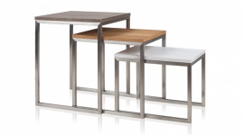 TAPI i CUBE błysnęły metalem Dom, LIFESTYLE - Choć nie są najważniejszym meblem w salonie i zajmują niewiele miejsca, często to właśnie stoliki kawowe podkreślają jego styl i charakter. TAPI i CUBE 3w1 z nowej kolekcji HALEX urzekają prostą, geometryczną formą i oryginalnym połączeniem metalu i drewna.