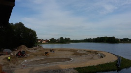 Powstaje największy w Polsce basen typu Biodesignpools Dom, LIFESTYLE - Czasy, w których chętnie korzystaliśmy z basenów w ich tradycyjnych, prostokątnych formach, odchodzą powoli w niepamięć.