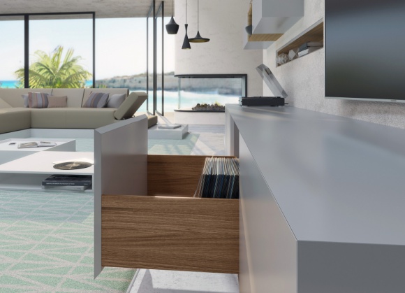 Nowości produktowe firmy Hettich na targach Interzum 2015 Dom, LIFESTYLE - Na targach Interzum 2015 firma Hettich zaprezentowała okucia meblowe, które pozwalają na podchwycenie i realizację trzech głównych trendów związanych z designem mebli: wąskie szczeliny, fronty bez uchwytów oraz rozwiązania, które zapewniają komfort użytkowania i cichą pracę.