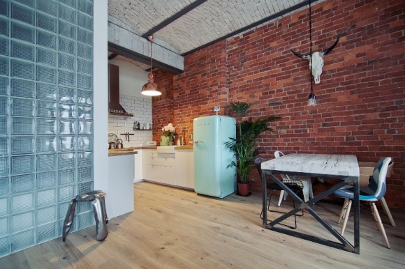 Loftowe wnętrze tkwi w szczegółach Dom, LIFESTYLE - Słynny mural przeniesiony z kamienicy w Białymstoku, huśtawka w kształcie cyrkowego trapezu, czaszka wołu przywieziona z Teksasu – to przykłady elementów, które tworzą charakter loftów.