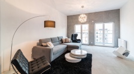 Nie tylko cena i lokalizacja. Jak Polak kupuje mieszkanie? Dom, LIFESTYLE - Czym się kierujemy przy kupnie mieszkania? Najczęściej ceną i lokalizacją, ale już nie tylko. Na co zwracają uwagę klienci, gdy szukają mieszkania? Co oferują deweloperzy, żeby przyciągnąć ich do siebie?