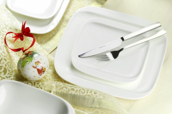 Jak udekorować świąteczny stół? Dom, LIFESTYLE - Święta Bożego Narodzenia wymagają wyjątkowej oprawy. Oprócz ubrania choinki i przygotowania prezentów, warto zadbać również o odpowiednie dekoracje. Jednym z najważniejszych elementów jest przystrojenie świątecznego stołu.