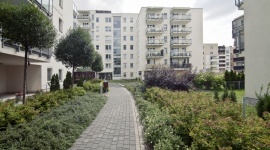 Mieszkania w MdM w Warszawie limitowane? Dom, LIFESTYLE - Tylko 11,3% warszawskich mieszkań spełnia wymagania rządowego programu Mieszkanie dla Młodych – wynika z danych NBP i BGK. Sprawdzamy, gdzie można znaleźć takie nieruchomości, co dodatkowo oferują deweloperzy oraz jak nowe limity wpłyną na sprzedaż.