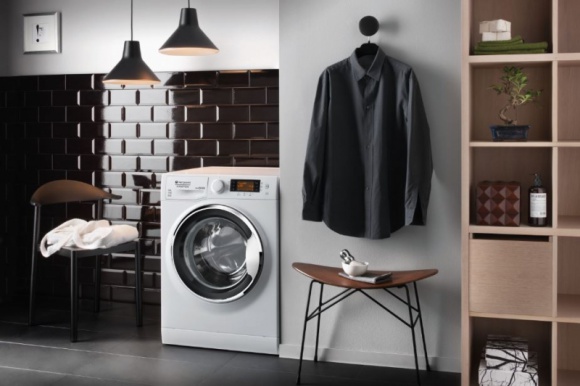 Nie bój się o kolory swoich ubrań! Dom, LIFESTYLE - Sortowanie ubrań to najmniej przyjemna część prania. Musimy bowiem oddzielić rzeczy kolorowe od białych i delikatne tkaniny od tych mniej wymagających. A z tym, nawet najbardziej doświadczona pani domu może mieć problem.