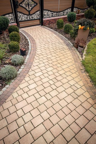 Dobry produkt to podstawa - materiały nawierzchniowe Dom, LIFESTYLE - Wykonanie ogrodu, który będzie zachwycał stroną wizualną i trwałością to znaczny wydatek dla inwestora. Są jednak kwestie, na których nie warto oszczędzać. Mowa tu zwłaszcza o elementach, które służyć mają przez wiele lat, a poddawane są intensywnej eksploatacji. .