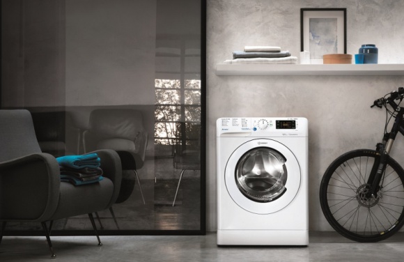 NOWA PRALKA INNEX MARKI INDESIT: SPRAWDZONY WYBÓR Dom, LIFESTYLE - Od ponad 60 lat Indesit dostarcza zaufanych, niezawodnych rozwiązań, mających ułatwiać rodzinom ich codzienne obowiązki. Klienci marki oczekują bowiem produktów, które będą harmonizować z ich stylem życia, zaoszczędzą ich czas, pieniądze i wysiłek.
