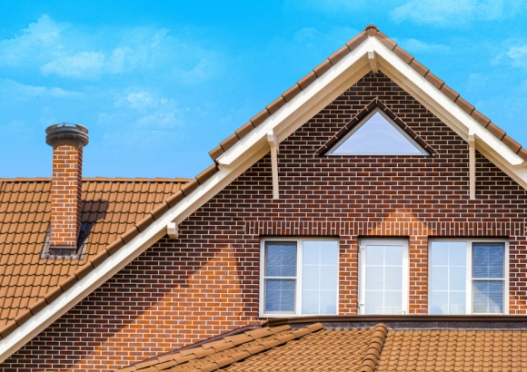 Jak poprawić ciąg kominowy? Dom, LIFESTYLE - Wybierając a następnie instalując system centralnego ogrzewania domu, większość osób zwraca uwagę przede wszystkim na dwa parametry: moc kotła i jego sprawność.