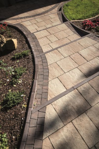 Jak dobrać materiał na ścieżki w ogrodzie? Dom, LIFESTYLE - Bogata oferta różnorodnych produktów nawierzchniowych sprawia, że pomysłów na zaaranżowanie przestrzeni wokół domu może być naprawdę wiele.