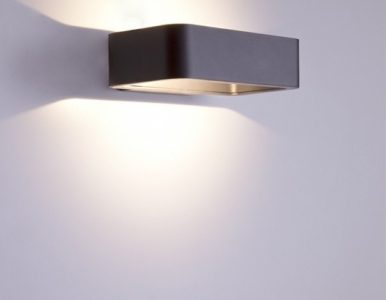 Kinkiet zewnętrzny MUNO marki Nowodvorski Lighting – jasny punkt na ścianie domu