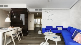 Własna interpretacja stylu marynistycznego z polskim akcentem Dom, LIFESTYLE - Jak zaaranżować wnętrze z którego widok już sam w sobie wiedzie prym? Projektantka Paulina Kasprowicz z pracowni meinDESIGN stanęła przed sporym wyzwaniem. Postawiła na naturalne materiały, marynistyczny styl i polski design prosto z showroomu Euforma.