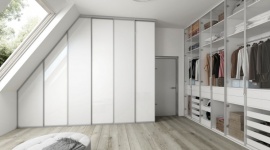 Biel we wnętrzach Dom, LIFESTYLE - Biel doskonale pasuje zarówno do klasycznych jak i do minimalistycznych wnętrz. Optycznie powiększa pomieszczenia, nadaje im wyjątkowej elegancji i świetnie komponuje się z innymi kolorami.