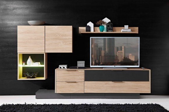 Multimedialne meble do salonu – co sądzą o nich Polacy? Dom, LIFESTYLE - Jak często wycierasz kurz z mebli w pokoju dziennym? Jak radzisz sobie z plątaniną kabli od telewizora? Instytut Badawczy ARC Opinie na zlecenie marki Black Red White zapytał Polaków, wskazując na największe bolączki właścicieli salonu medialnego