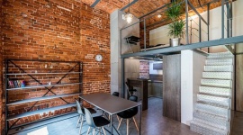 Wrocławski loft wnętrzem roku? Zagłosuj! Dom, LIFESTYLE - Beton na ścianach, metal na podłodze, huśtawka zamontowana pod sufitem. Wrocławski loft Nowej Papierni został nominowany w plebiscycie Polskie Wnętrze 2016. Głosowanie trwa do końca lutego.