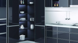 Planujesz kuchnię? Uważaj na te błędy Dom, LIFESTYLE - Nieodpowiednio dobrane meble, oświetlenie, czy zmarnowany metraż – czego się wystrzegać aranżując kuchnię? Oto 6 częstych błędów, których warto uniknąć.