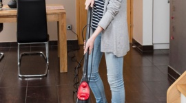 Skuteczne sprzątanie bez chemii Dom, LIFESTYLE - Czy detergenty to dla nas jedyna opcja? Jak poradzić sobie z brudem bez pomocy środków chemicznych? Okazuje się, że można sprzątać nie tylko bezpieczniej dla zdrowia i środowiska, ale też skutecznie i znacznie taniej! Przedstawiamy sposoby na ekologiczne porządki.