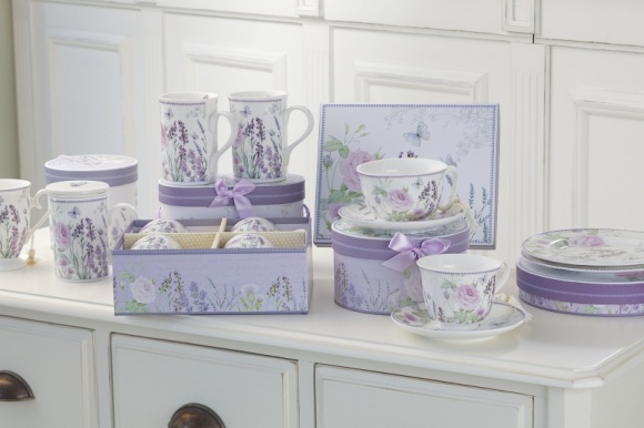VILLA ITALIA - LAVENDER Dom, LIFESTYLE - Lavender to kolekcja zdobiona pięknym motywem florystycznym – lawendy.
