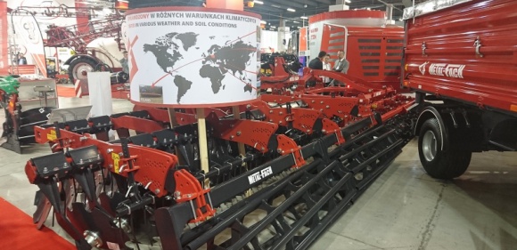 Oferta Metal–Fach na targach AGRO 2017 w Kijowie Rolnictwo, BIZNES - Jeden z największych producentów maszyn rolniczych w województwie podlaskim – sokólski Metal–Fach, kolejny raz zaprezentuje swoją bogatą ofertę na ukraińskiej wystawie AGRO 2017.