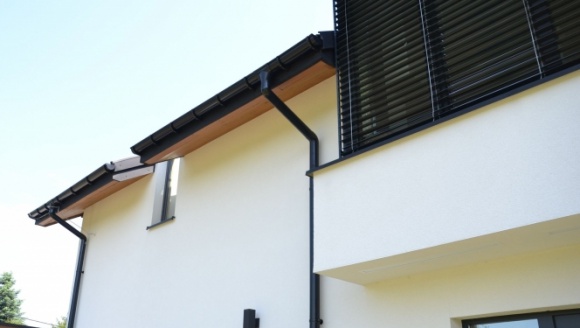 Rynny z PVC kiedyś i dziś Dom, LIFESTYLE - Rynek budowlany w Polsce znajduje się w szczególnym punkcie rozwoju. Polscy producenci nie tylko dysponują danymi na temat potrzeb klientów i kontrahentów, ale mają też w zanadrzu technologie pozwalające zaspokoić jasno artykułowane wymagania.