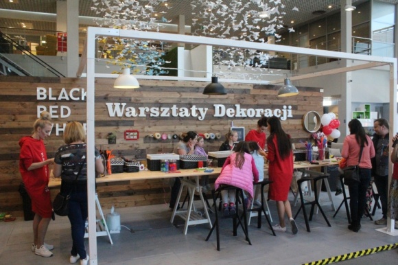 Już w ten weekend "Tworzymy kuchnię" w salonach Black Red White Dom, LIFESTYLE - Już w ten weekend w pięciu miastach w Polsce odbędzie się druga edycja Warsztatów dekoracji pod hasłem "Tworzymy kuchnie". Zapraszamy do salonów w Bydgoszczy, Lublinie, Gdańsku, Poznaniu i w Warszawie.