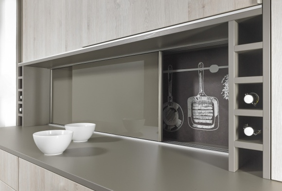 Nowość: SlideLine M do wpuszczanych drzwi przesuwnych Dom, LIFESTYLE - Zapoczątkowany kilka sezonów temu trend przesuwania, który urzekł wymagających posiadaczy mebli, nie tylko nie słabnie, ale z sukcesem wkracza do kolejnych elementów zabudowy, zarezerwowanych do tej pory dla innych technik otwierania.