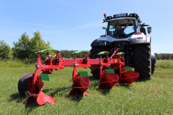 KOJA poszerza swoją ofertę Rolnictwo, BIZNES - Trudno sobie wyobrazić pracę w polu bez wykorzystywania pługu. Maszyny tego rodzaju powinny odznaczać się trwałością, stabilnością pracy i wydajnością.