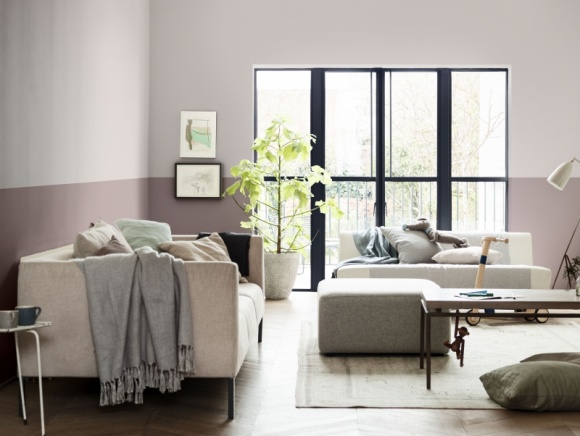 AkzoNobel prezentuje Kolor Roku Dulux 2018 Dom, LIFESTYLE - Już piętnasty rok z rzęd, Globalne Centrum Estetyczne AkzoNobel zaprosiło do współpracy ekspertów, którzy opracowywali trendy kolorystyczne, które obowiązywać będą w kolejnym roku. Kolorem Roku Dulux 2018 został wybrany Różowy a brąz.