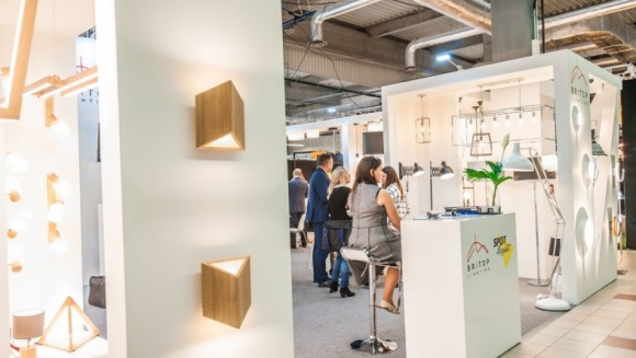 Oświetlenie BRITOP Lighting na Targach Warsaw Home Expo 2017 Dom, LIFESTYLE - Polska marka oświetleniowa BRITOP Lighting zaprezentowała podczas Targów Warsaw Home Expo 2017 premiery lamp wykonanych z drewna, betonu i metalu. Stoisko cieszyło się dużą popularnością wśród odwiedzających.