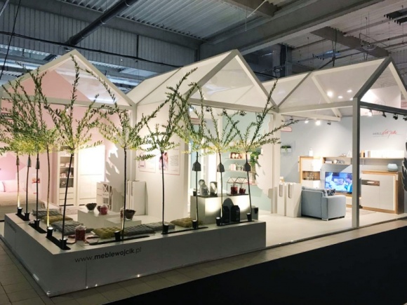 Targi Warsaw Home 2017 za nami! Dom, LIFESTYLE - W dniach 6-8 października w Nadarzynie odbyła się II edycja międzynarodowych targów wyposażenia wnętrz – Warsaw Home 2017. Marka Meble Wójcik po raz pierwszy wzięła udział w wydarzeniu i zaprezentowała swoje 3 najbardziej popularne kolekcje.