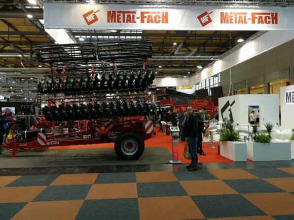 Metal Fach prezentuje się na największych targach rolniczych w Europie Rolnictwo, BIZNES - Sokólski Metal-Fach, jeden z wiodących producentów maszyn rolniczych, już po raz piąty bierze udział udział w branżowych targach w Hannoverze, które trwają od 12 do 18 listopada