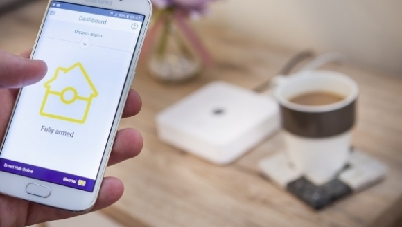 Bezpieczeństwo w wersji „smart” – zestaw alarmowy Smartphone SR 3200i
