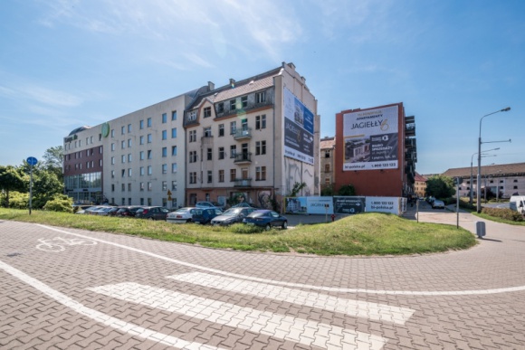 Deweloperzy chętnie inwestują w rewitalizacje kamienic i fabryk. Dlaczego? Dom, LIFESTYLE - Nawet 20% inwestycji deweloperskich wpisuje się w rewitalizacje dzielnic – szacują eksperci. Historyczne mury wyróżniają się na tle nowych inwestycji, dlatego przyciągają coraz więcej najemców i kupców.