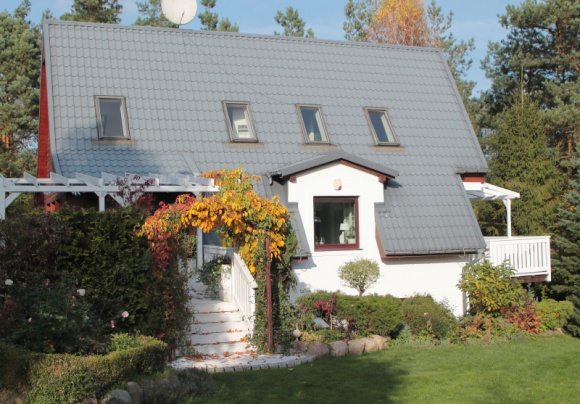 Biała elewacja na lata – czy to możliwe? Dom, LIFESTYLE - Biały dom w amerykańskim stylu to marzenie niejednej osoby. Joanna z bloga Green Canoe udowadnia, że metamorfoza kolorowej elewacji jest nie tylko możliwa, lecz także prostsza, niż się powszechnie wydaje.