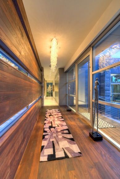 Wielki powrót drewnianej boazerii Dom, LIFESTYLE - Moda na drewnianą boazerię panowała w latach 90. i, chociaż na pewien czas zniknęła z polskich domów, w ostatnim czasie powróciła w wielkim stylu.