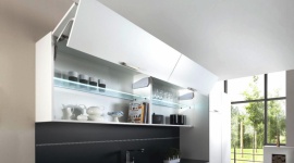 Podnośniki – prosty sposób na wygodę Dom, LIFESTYLE - Ruch to podstawa, również w rozwiązaniach meblarskich. Punktem wyjścia przy projektowaniu podnośników frontów jest ergonomia - bez względu na rozmiar, czy wysokość montażu, łączy je to samo – estetyka, swoboda ruchu, komfort użytkowania i lekkość.