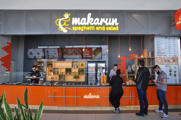 Zbiórka dla Burka Zwierzęta, LIFESTYLE - Jeśli lubisz zwierzaki, wzrusza cię ich los - często tak trudny - możesz przyłączyć się do majowej akcji sieci Makarun. Polega ona na zbiórce najpotrzebniejszych rzeczy dla bezdomnych psów i kotów, które przekazane zostaną do lokalnych schronisk. Burek czeka!