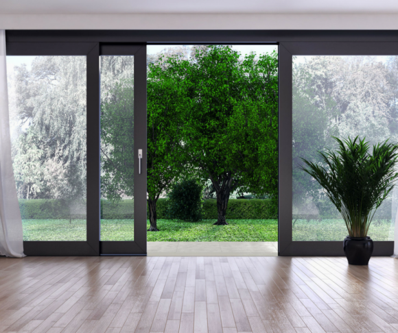 Taras w salonie, a salon na tarasie Dom, LIFESTYLE - Granica między tarasem a salonem to już przeszłość. Teraz te dwa światy mogą z sobą współgrać. Wszystko za sprawą nowoczesnych drzwi przesuwnych T-Slide od firmy Budvar Centrum.