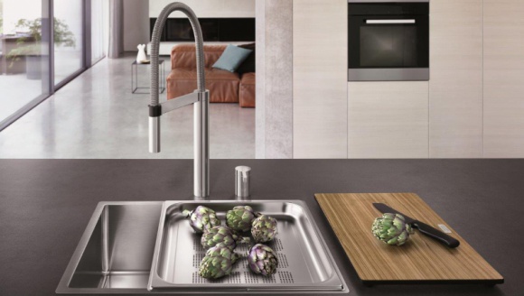 Kuchnia w stylu fit Dom, LIFESTYLE - Lato to czas, w którym szczególnie zależy nam na smukłej sylwetce. To już ostatni dzwonek, aby osiągnąć wymarzony cel i zmienić nawyki żywieniowe. Na szczęście, z pomocą przychodzą producenci nowoczesnego wyposażenia kuchennego.