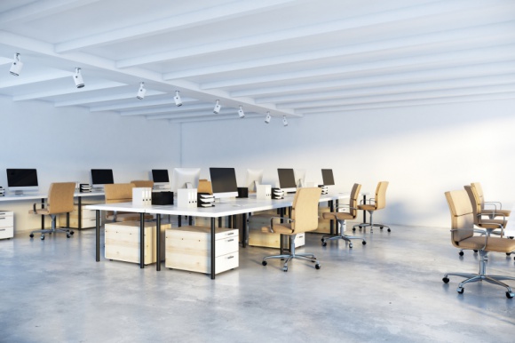 Uniwersalne białe wnętrza z farbami Dekoral Silver Dom, LIFESTYLE - Białe ściany i sufity nie wychodzą mody. Na ich popularność wpływa nie tylko bezpieczeństwo i uniwersalność tego odcienia, ale również doskonała przestrzeń aranżacyjna, którą tworzą dla wyrazistych mebli i dodatków.