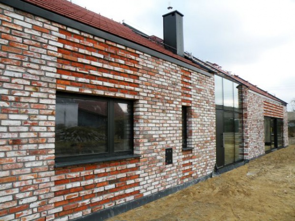 Planujesz zakup lub wymianę systemu rynnowego? Sprawdź nowości i trendy rynkowe! Dom, LIFESTYLE - Wybór dostępnych rodzajów systemów rynnowych jest naprawdę szeroki. Oprócz swojej funkcjonalności rynny powinny również prezentować się atrakcyjnie. Poznajcie zatem trendy i nowości rynkowe z zakresu systemów orynnowania domu!