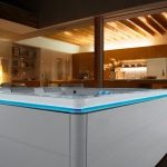 Prywatna strefa spa – zewnętrzna wanna Just Silence Compact Villeroy & Boch