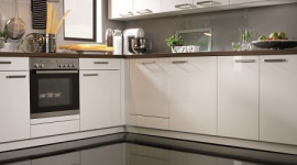 Panele do kuchni i łazienki Dom, LIFESTYLE - Eleganckie i funkcjonalne panele to sposób aranżacji podłogi, który częściej kojarzy się z salonem, sypialnią lub przedpokojem, niż z kuchnią i łazienką.