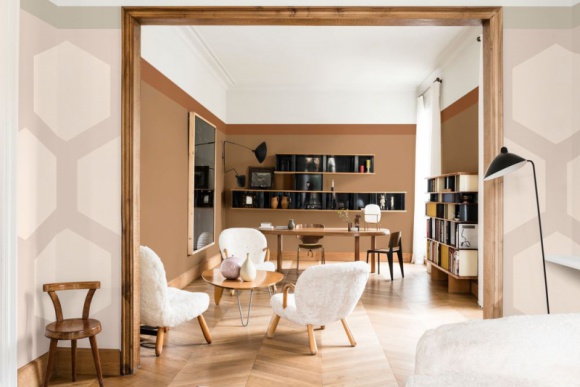 Spiced Honey Kolorem Roku 2019 według AkzoNobel, producenta farby Dulux Dom, LIFESTYLE - Eksperci z Global Aesthetic Center AkzoNobel po raz szesnasty wybrali kolor, który będzie królował w kolejnym roku. Po wnikliwej analizie globalnych trendów i przeprowadzeniu badań, kolorem roku 2019 ogłosili ciepły, bursztynowy odcień Spiced Honey.