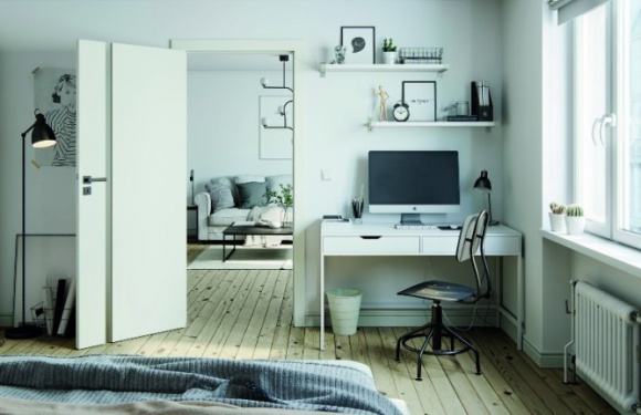 Jak urządzić domowe biuro? Dom, LIFESTYLE - Jak w domowym zaciszu stworzyć miejsce, które będzie sprzyjało efektywnej pracy? Wyposażenie pomieszczenia w wygodne biurko, krzesło i sprzęt to nie wszystko.