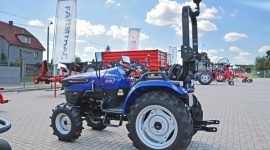 Ciągniki kompaktowe Farmtrac –nowość w ofercie sklepu rolniczego TwojaZagroda.pl Rolnictwo, BIZNES - Producent ciągników rolniczych Farmtrac powiększył ofertę o nową serię ciągników. Tym razem jest to seria urządzeń kompaktowych – małych i zwinnych, świetnie nadających się do prac w każdym gospodarstwie. Czy warto w nie zainwestować?