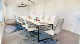 Zabawa kształtem: geometria w biurze Dom, LIFESTYLE - Od zawsze fascynowały artystów. Wywarły ogromny wpływ na modę - szczególnie cenił je Yves Saint Laurent. Zawładnęły również światem designu. Geometryczne formy świętują dziś wielki powrót - wkraczają do wnętrz w dużym formacie, wysuwając się na pierwszy plan.