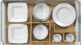 Szufladowy tetris Dom, LIFESTYLE - Nie tylko podnoszą walory estetyczne i są idealnie dopasowane do wnętrza szuflady oraz przechowywanych w niej przedmiotów. Siła nowoczesnych systemów organizacji wewnętrznej kryje się w możliwości ich wygodnej modyfikacji i wprowadzania błyskawicznych zmian.