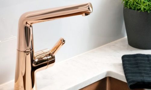 Subtelna wersja złota, czyli rosegold we wnętrzach